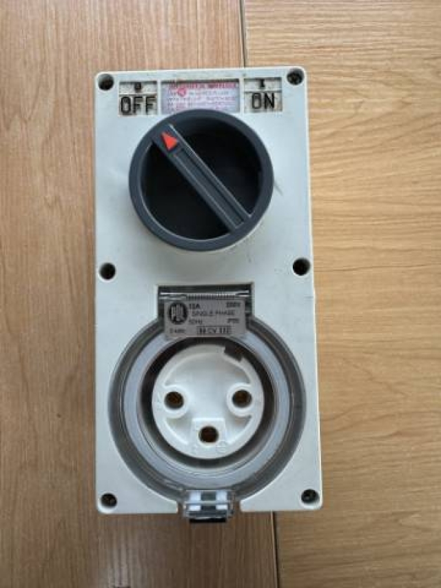 Single Phase PDL 32Amp Switches/Plugs