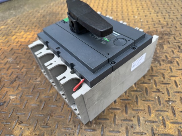 Schneider Electric INS 400, 400 Amp Switch Disconnector