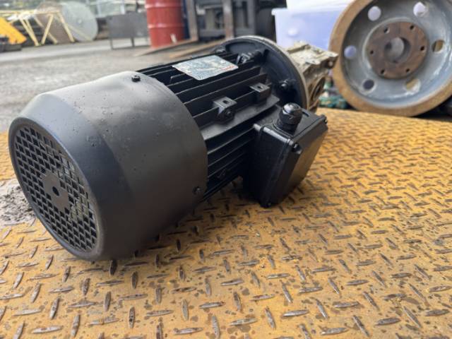 Monarch 1.5Kw, 72 RPM, 3 Phase Geared Motor