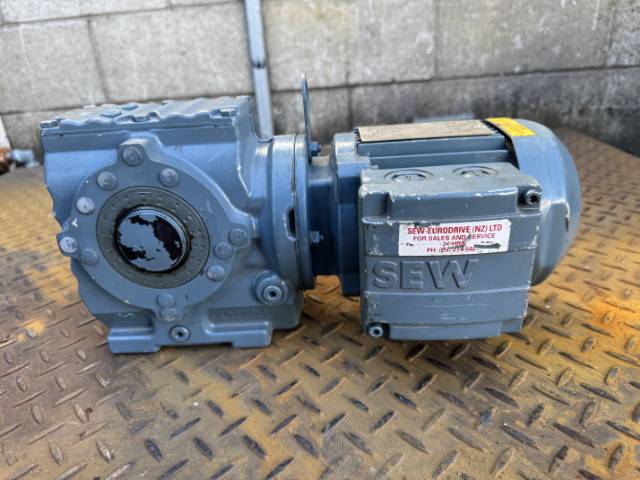 SEW Eurodrive 0.25Kw, 20 RPM, R/A Geared Motor