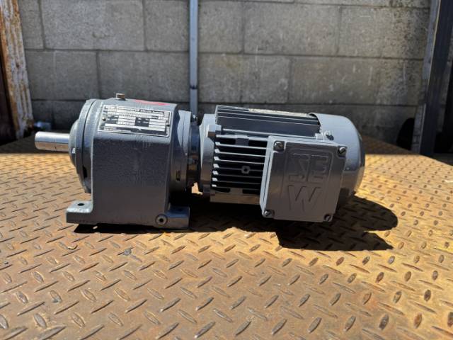 SEW Eurodrive 0.55Kw, 28.5 RPM, Inline Geared Motor