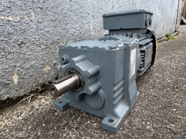 SEW 0.55Kw, 193 RPM Inline Geared Motor